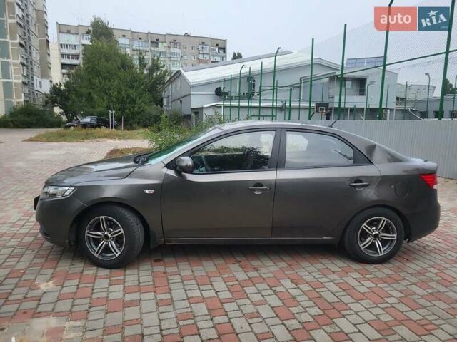 Коричневый Киа Черато, объемом двигателя 1.6 л и пробегом 110 тыс. км за 4750 $, фото 1 на Automoto.ua