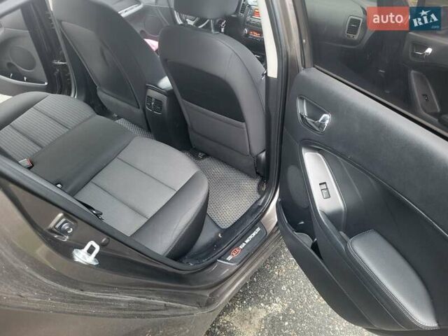 Коричневый Киа Черато, объемом двигателя 1.59 л и пробегом 171 тыс. км за 10500 $, фото 6 на Automoto.ua