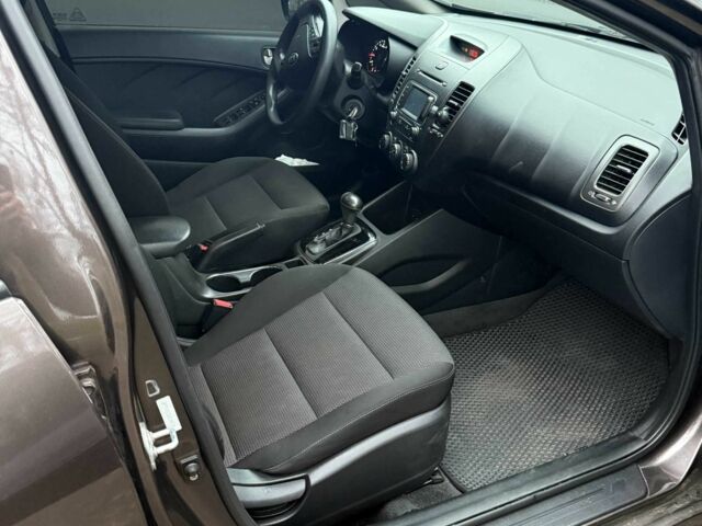 Коричневый Киа Черато, объемом двигателя 2 л и пробегом 107 тыс. км за 11000 $, фото 5 на Automoto.ua