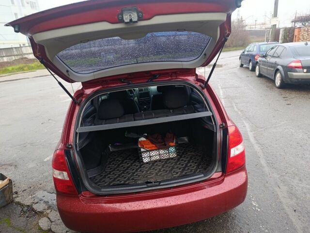 Красный Киа Черато, объемом двигателя 1.6 л и пробегом 230 тыс. км за 4400 $, фото 12 на Automoto.ua