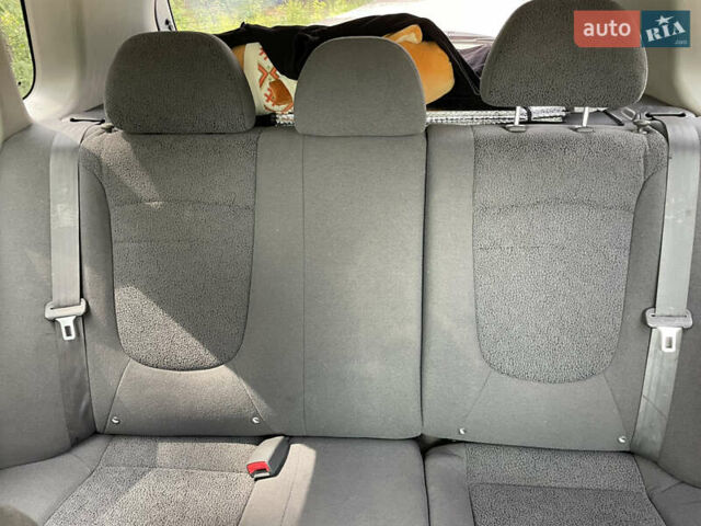 Червоний Кіа Черато, об'ємом двигуна 1.6 л та пробігом 340 тис. км за 2500 $, фото 14 на Automoto.ua