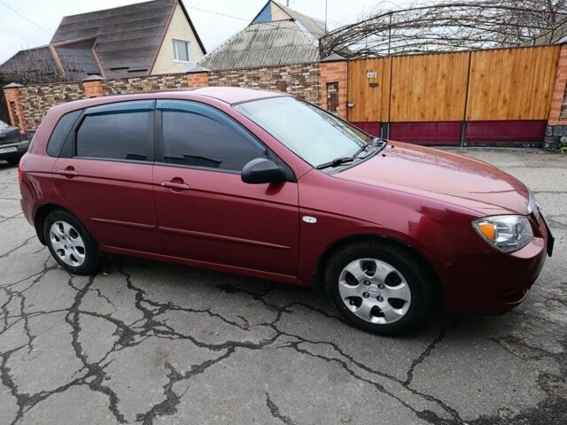 Красный Киа Черато, объемом двигателя 1.6 л и пробегом 230 тыс. км за 4400 $, фото 2 на Automoto.ua