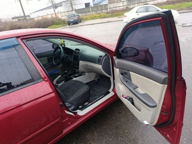 Красный Киа Черато, объемом двигателя 1.6 л и пробегом 230 тыс. км за 4400 $, фото 10 на Automoto.ua