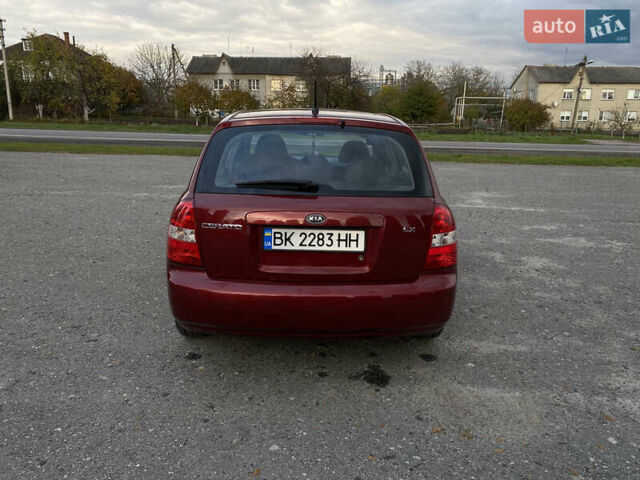 Киа Черато 2006 в Дубно на Automoto.ua Красный Киа Черато, объемом двигателя 1.6 л и пробегом 211 тыс. км за 4000 $, фото 3 на Automoto.ua