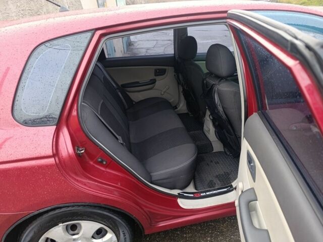 Красный Киа Черато, объемом двигателя 1.6 л и пробегом 230 тыс. км за 4400 $, фото 11 на Automoto.ua