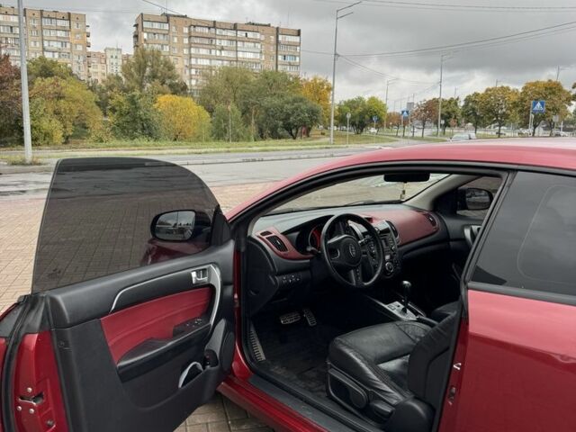 Красный Киа Черато, объемом двигателя 2 л и пробегом 250 тыс. км за 4800 $, фото 6 на Automoto.ua