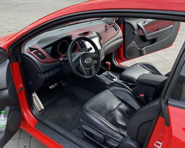 Красный Киа Черато, объемом двигателя 2 л и пробегом 110 тыс. км за 8200 $, фото 7 на Automoto.ua