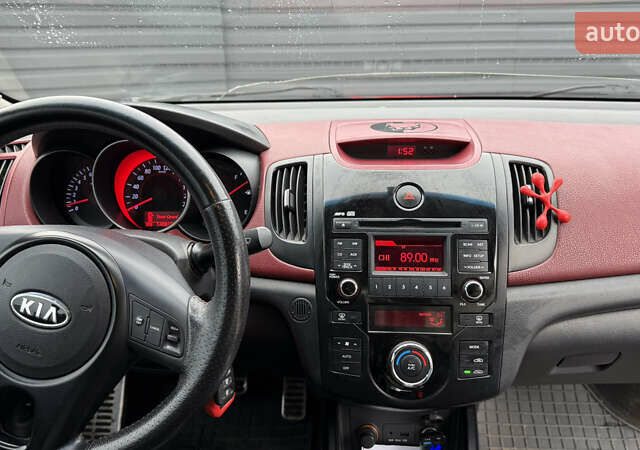 Червоний Кіа Черато, об'ємом двигуна 2 л та пробігом 140 тис. км за 7800 $, фото 8 на Automoto.ua