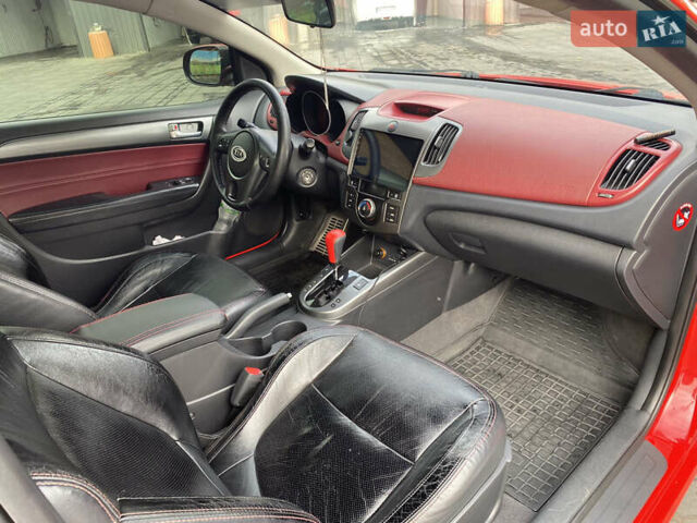 Красный Киа Черато, объемом двигателя 2 л и пробегом 110 тыс. км за 8200 $, фото 9 на Automoto.ua