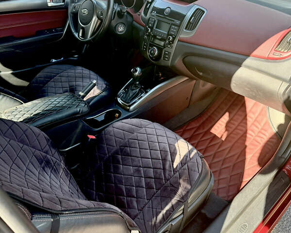 Красный Киа Черато, объемом двигателя 2 л и пробегом 155 тыс. км за 8900 $, фото 12 на Automoto.ua