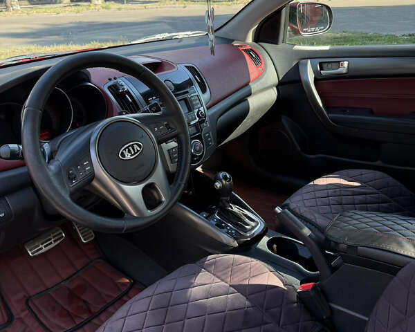 Красный Киа Черато, объемом двигателя 2 л и пробегом 155 тыс. км за 8900 $, фото 13 на Automoto.ua