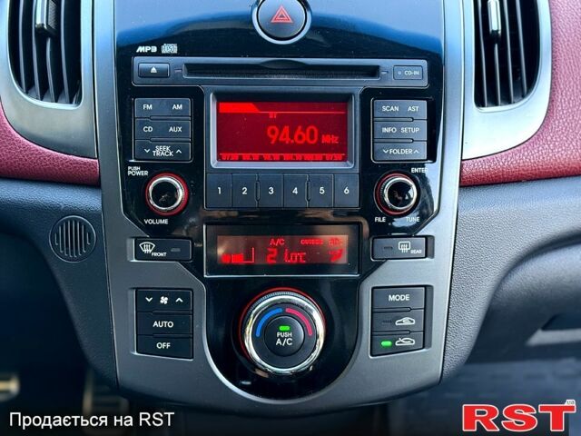 Киа Черато 2011 в Киеве на Automoto.ua Красный Киа Черато, объемом двигателя 2 л и пробегом 220 тыс. км за 7900 $, фото 6 на Automoto.ua