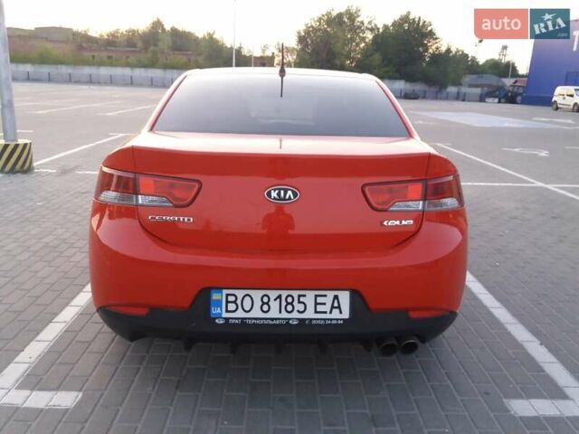 Красный Киа Черато, объемом двигателя 2 л и пробегом 326 тыс. км за 6911 $, фото 2 на Automoto.ua