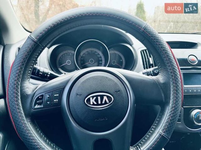 Красный Киа Черато, объемом двигателя 1.6 л и пробегом 293 тыс. км за 7100 $, фото 15 на Automoto.ua