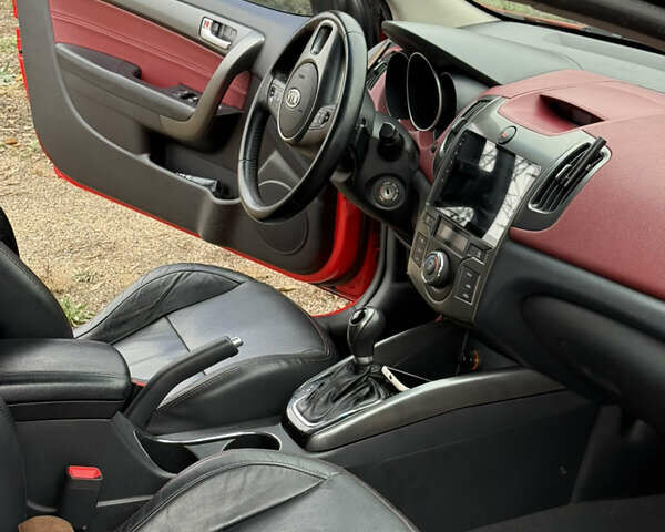 Червоний Кіа Черато, об'ємом двигуна 2 л та пробігом 124 тис. км за 8000 $, фото 8 на Automoto.ua