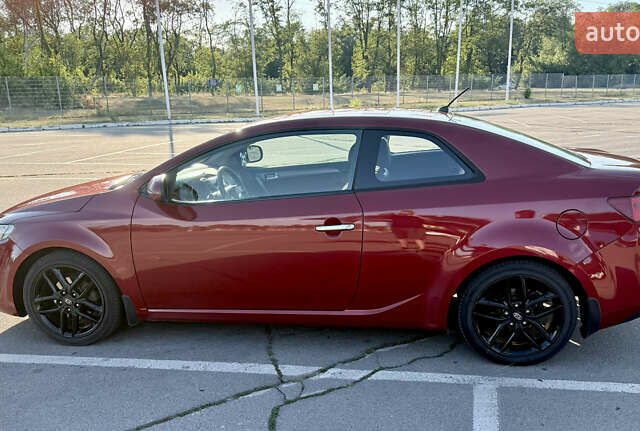 Красный Киа Черато, объемом двигателя 2 л и пробегом 155 тыс. км за 8900 $, фото 5 на Automoto.ua