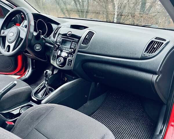 Красный Киа Черато, объемом двигателя 1.6 л и пробегом 293 тыс. км за 7100 $, фото 16 на Automoto.ua