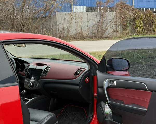 Червоний Кіа Черато, об'ємом двигуна 2 л та пробігом 124 тис. км за 8000 $, фото 7 на Automoto.ua