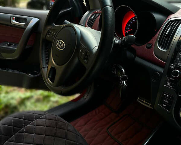 Красный Киа Черато, объемом двигателя 2 л и пробегом 155 тыс. км за 8900 $, фото 11 на Automoto.ua