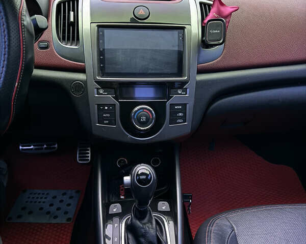 Красный Киа Черато, объемом двигателя 2 л и пробегом 165 тыс. км за 9700 $, фото 22 на Automoto.ua