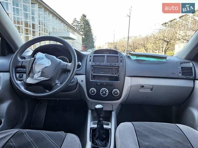 Красный Киа Черато, объемом двигателя 1.6 л и пробегом 200 тыс. км за 2600 $, фото 15 на Automoto.ua