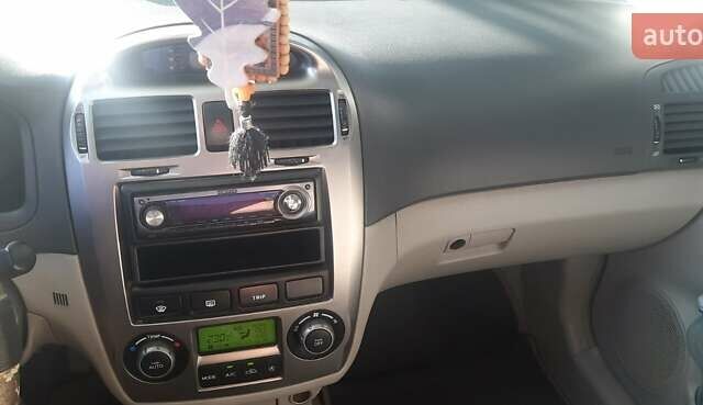 Красный Киа Черато, объемом двигателя 2 л и пробегом 144 тыс. км за 5400 $, фото 4 на Automoto.ua