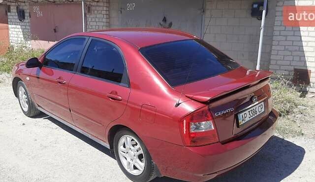 Красный Киа Черато, объемом двигателя 2 л и пробегом 144 тыс. км за 5400 $, фото 2 на Automoto.ua