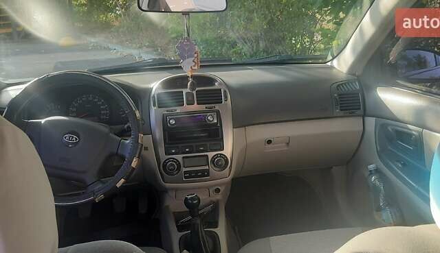 Красный Киа Черато, объемом двигателя 2 л и пробегом 144 тыс. км за 5400 $, фото 5 на Automoto.ua