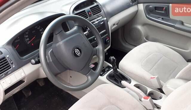 Красный Киа Черато, объемом двигателя 1.6 л и пробегом 229 тыс. км за 4500 $, фото 3 на Automoto.ua