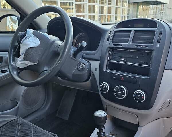 Красный Киа Черато, объемом двигателя 1.6 л и пробегом 200 тыс. км за 2600 $, фото 12 на Automoto.ua