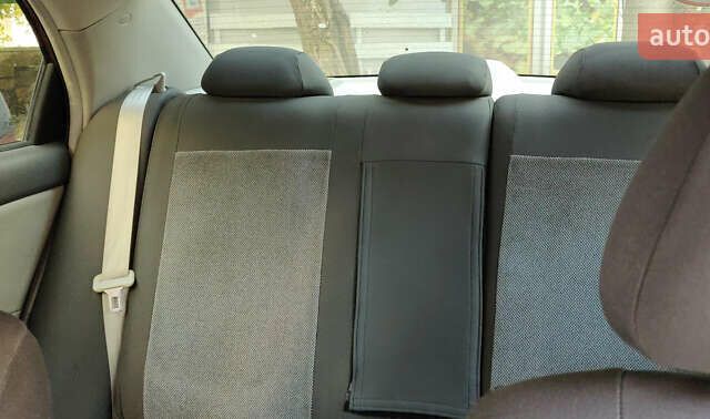 Красный Киа Черато, объемом двигателя 1.6 л и пробегом 175 тыс. км за 3350 $, фото 10 на Automoto.ua