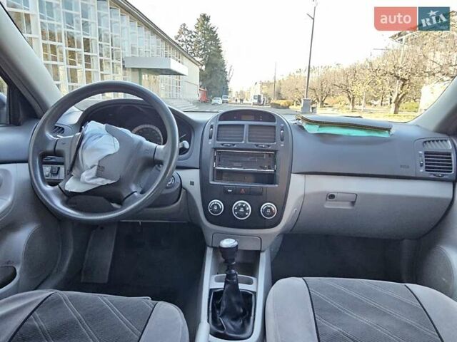 Красный Киа Черато, объемом двигателя 1.6 л и пробегом 200 тыс. км за 2600 $, фото 17 на Automoto.ua