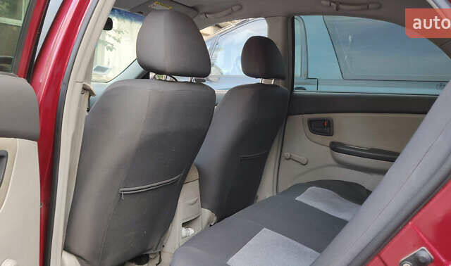 Красный Киа Черато, объемом двигателя 1.6 л и пробегом 175 тыс. км за 3350 $, фото 9 на Automoto.ua