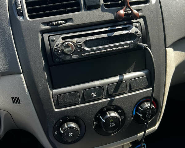 Красный Киа Черато, объемом двигателя 1.6 л и пробегом 175 тыс. км за 3950 $, фото 6 на Automoto.ua