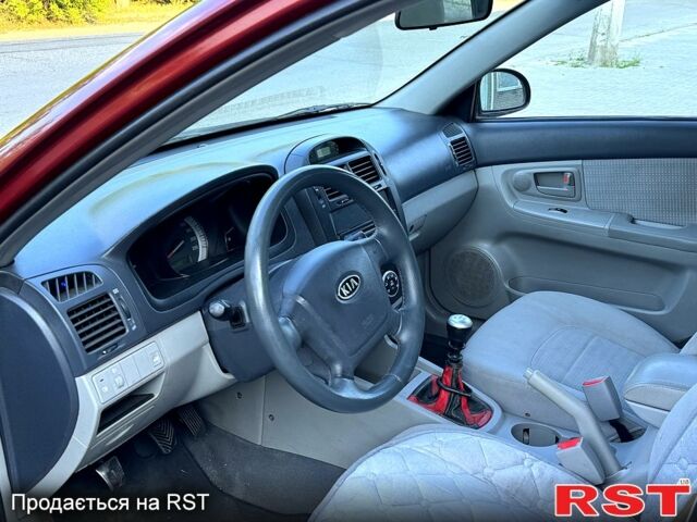 Красный Киа Черато, объемом двигателя 1.6 л и пробегом 250 тыс. км за 3500 $, фото 1 на Automoto.ua