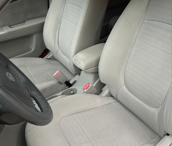 Кіа Черато 2007 у Одесі на Automoto.ua Червоний Кіа Черато, об'ємом двигуна 2 л та пробігом 189 тис. км за 5500 $, фото 6 на Automoto.ua