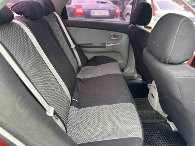 Красный Киа Черато, объемом двигателя 1.6 л и пробегом 241 тыс. км за 4040 $, фото 9 на Automoto.ua