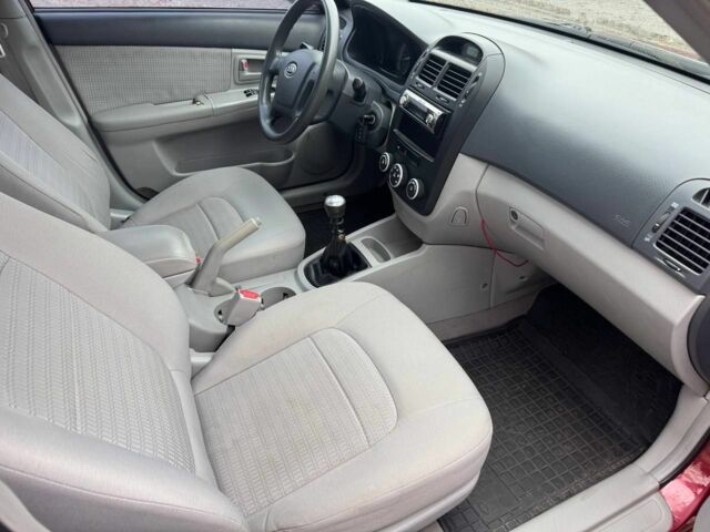 Красный Киа Черато, объемом двигателя 1.6 л и пробегом 197 тыс. км за 4150 $, фото 7 на Automoto.ua