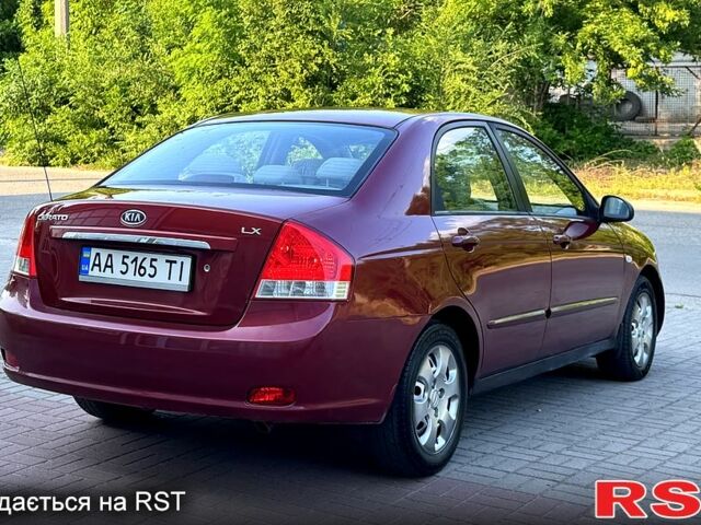 Красный Киа Черато, объемом двигателя 1.6 л и пробегом 250 тыс. км за 3500 $, фото 2 на Automoto.ua