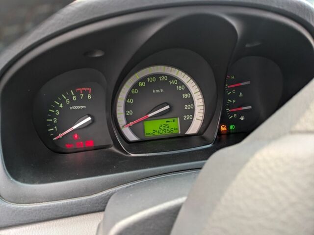 Красный Киа Черато, объемом двигателя 1.6 л и пробегом 240 тыс. км за 3750 $, фото 16 на Automoto.ua