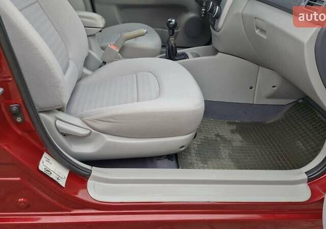 Красный Киа Черато, объемом двигателя 1.98 л и пробегом 120 тыс. км за 5650 $, фото 7 на Automoto.ua