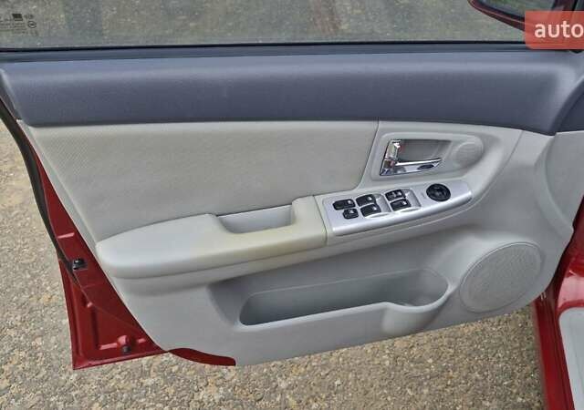 Красный Киа Черато, объемом двигателя 1.98 л и пробегом 120 тыс. км за 5650 $, фото 13 на Automoto.ua