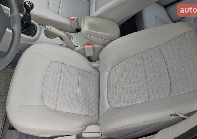 Красный Киа Черато, объемом двигателя 1.98 л и пробегом 120 тыс. км за 5650 $, фото 24 на Automoto.ua