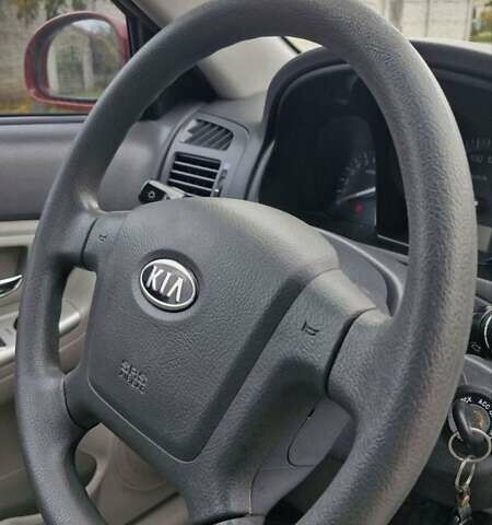 Красный Киа Черато, объемом двигателя 1.98 л и пробегом 120 тыс. км за 5650 $, фото 4 на Automoto.ua