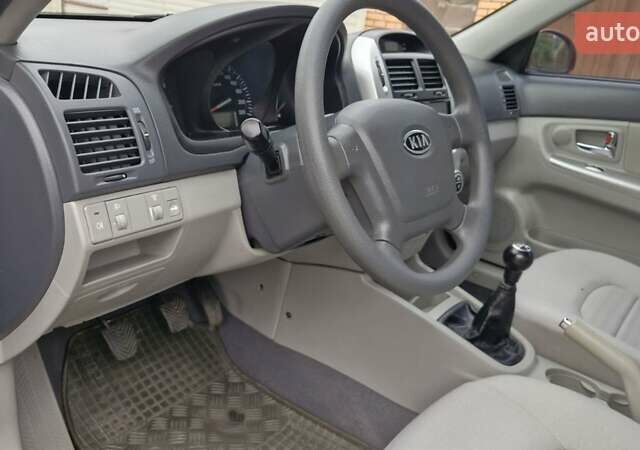 Красный Киа Черато, объемом двигателя 1.98 л и пробегом 120 тыс. км за 5650 $, фото 31 на Automoto.ua