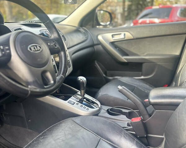 Киа Черато 2009 в Виннице на Automoto.ua Красный Киа Черато, объемом двигателя 2 л и пробегом 179 тыс. км за 8500 $, фото 5 на Automoto.ua