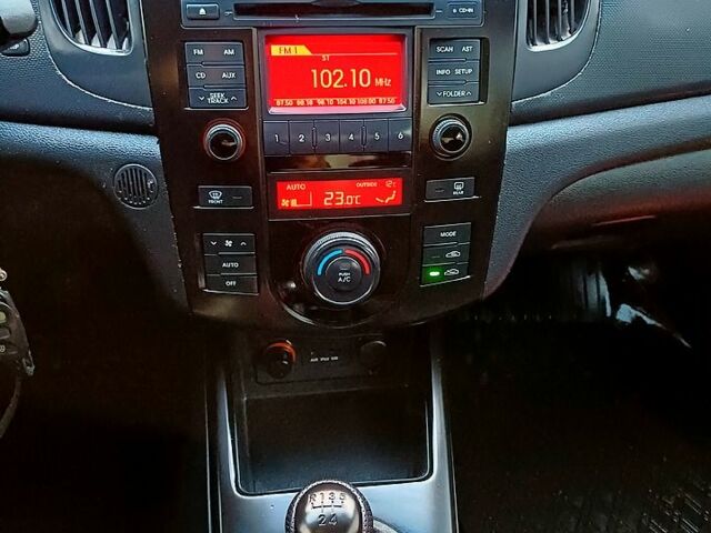 Красный Киа Черато, объемом двигателя 1.6 л и пробегом 170 тыс. км за 6200 $, фото 6 на Automoto.ua