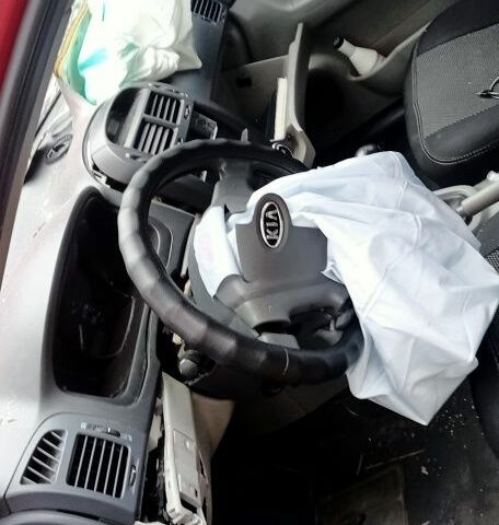 Красный Киа Черато, объемом двигателя 1.6 л и пробегом 250 тыс. км за 1200 $, фото 3 на Automoto.ua