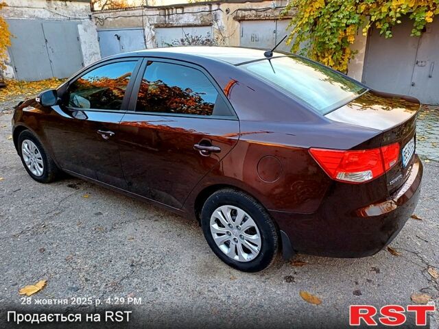 Киа Черато 2009 в Николаеве на Automoto.ua Красный Киа Черато, объемом двигателя 1.6 л и пробегом 170 тыс. км за 6200 $, фото 2 на Automoto.ua