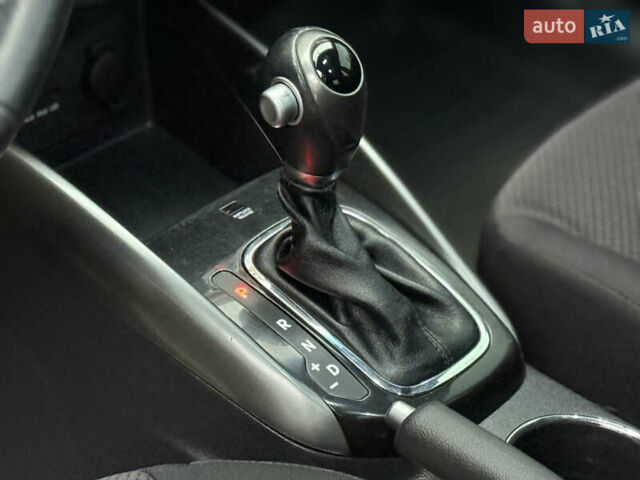 Красный Киа Черато, объемом двигателя 1.6 л и пробегом 200 тыс. км за 8900 $, фото 18 на Automoto.ua